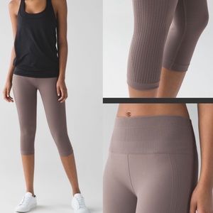 lululemon Flow & Go Compression Crop 19” in Cool Cocoa